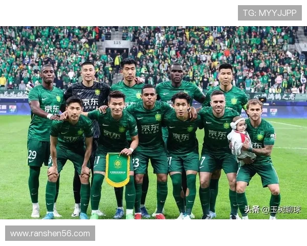 国安球迷机场送别塞蒂恩张源泪洒离别情深